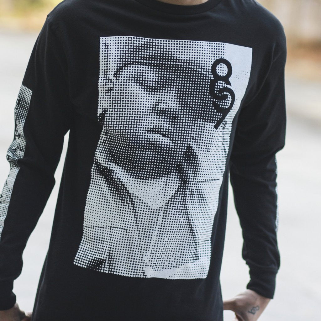 Gimmie the Loot ls tee black close up center